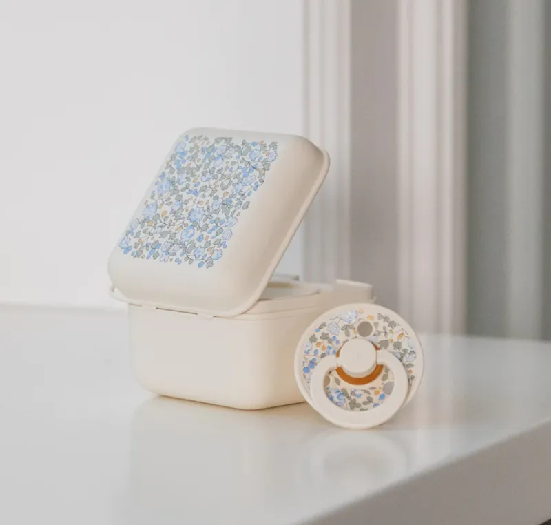 boite-a-tetines-liberty-ivoire (2).webp